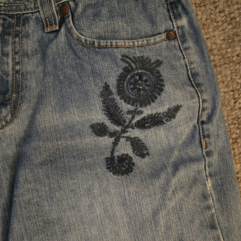 Levi's Light Blue Relaxed Jean Capris with Floral Embroidery - Picture 4 of 9